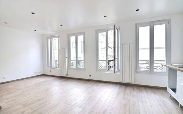 Immeuble à vendre    235 m2 Paris 18