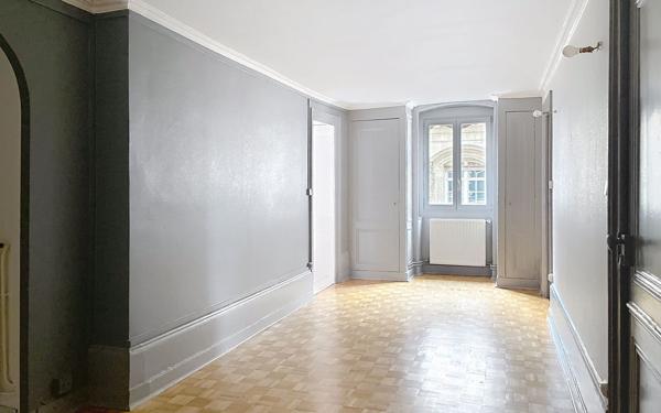 Appartement à vendre    2 pièces • 58 m2 Lyon 1