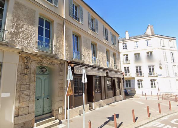 "Versailles Notre Dame" Superbe local commercial/bureau - 32.59 m² carrez ! Loyer 1 600 €/mois charges comprises **  - Référence  26269