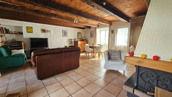 Maison en pierres, 4 chambres, au coeur du bourg des Sorinières avec dépendance 35 m2 - L'Agence Locale