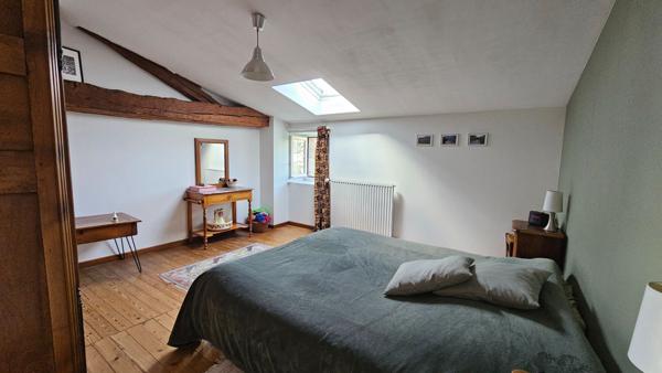 Maison en pierres, 4 chambres, au coeur du bourg des Sorinières avec dépendance 35 m2 - L'Agence Locale