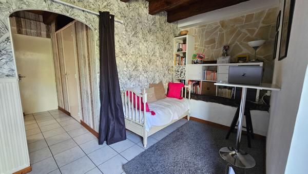 Maison en pierres, 4 chambres, au coeur du bourg des Sorinières avec dépendance 35 m2 - L'Agence Locale