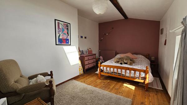 Maison en pierres, 4 chambres, au coeur du bourg des Sorinières avec dépendance 35 m2 - L'Agence Locale