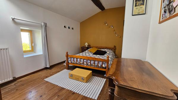 Maison en pierres, 4 chambres, au coeur du bourg des Sorinières avec dépendance 35 m2 - L'Agence Locale