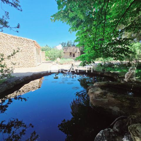 Bergerie du XVII -ème avec grand terrain- piscine- terrain de tennis- abris voitures