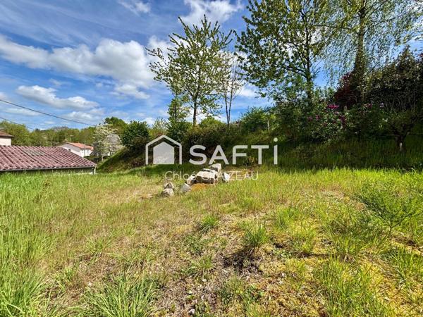 Terrain constructible de 327 m² avec garage