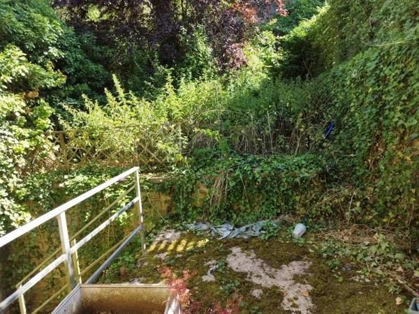 Vente                                                      Immeuble
                        
                     11 pièces                      277 m2                     à Sedan