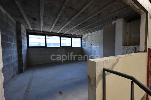 Local d’activité de 577 m² avec mezzanine et sous-sol Caen Nord Périphérique