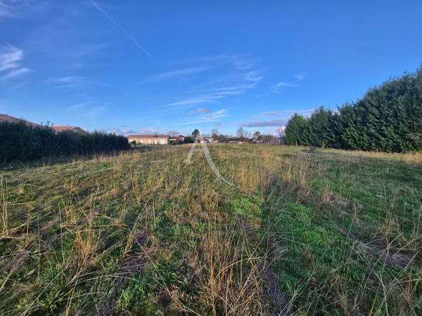 Terrain constructible - Villeneuve-de-Marsan -1 088 m²