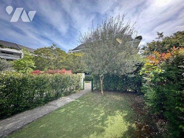 RARE A LA VENTE,
Superbe appartement triplex avec jardin et terrasse à Chambéry.

Dans un qu...