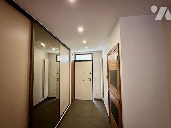 RARE A LA VENTE,
Superbe appartement triplex avec jardin et terrasse à Chambéry.

Dans un qu...