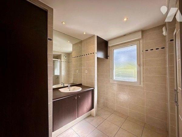 RARE A LA VENTE,
Superbe appartement triplex avec jardin et terrasse à Chambéry.

Dans un qu...