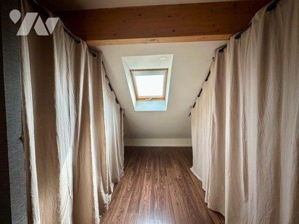RARE A LA VENTE,
Superbe appartement triplex avec jardin et terrasse à Chambéry.

Dans un qu...