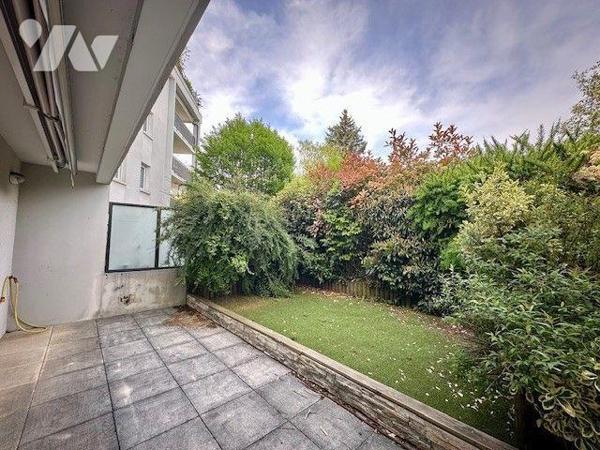 RARE A LA VENTE,
Superbe appartement triplex avec jardin et terrasse à Chambéry.

Dans un qu...