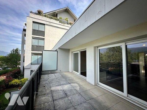 RARE A LA VENTE,
Superbe appartement triplex avec jardin et terrasse à Chambéry.

Dans un qu...