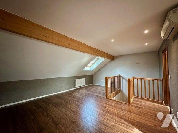 RARE A LA VENTE,
Superbe appartement triplex avec jardin et terrasse à Chambéry.

Dans un qu...