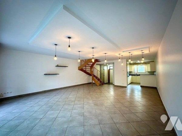 RARE A LA VENTE,
Superbe appartement triplex avec jardin et terrasse à Chambéry.

Dans un qu...
