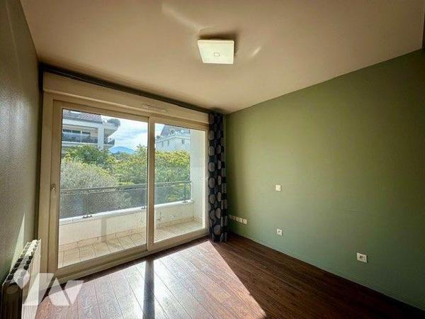 RARE A LA VENTE,
Superbe appartement triplex avec jardin et terrasse à Chambéry.

Dans un qu...