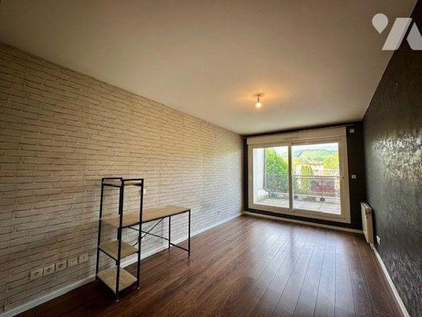 RARE A LA VENTE,
Superbe appartement triplex avec jardin et terrasse à Chambéry.

Dans un qu...