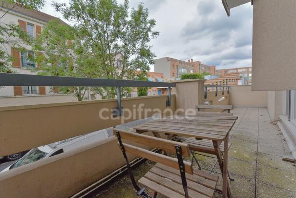 Houilles - Appartement 3 pièces de 68m2, centre-ville avec garage et terrasses de 28m2.