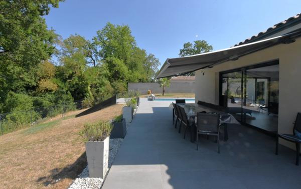 SUPERBE MAISON D'ARCHITECTE T7 RECENTE AVEC PISCINE EN BORDURE DE LAVAUR