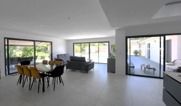 SUPERBE MAISON D'ARCHITECTE T7 RECENTE AVEC PISCINE EN BORDURE DE LAVAUR