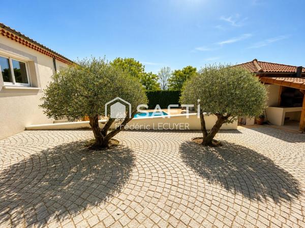 CHÂTEAUGAY – VILLA D'EXCEPTION AVEC VUE PANORAMIQUE ET ESPACES DE VIE REMARQUABLES