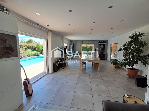 Magnifique villa de plain pied avec 5 chambres et prestations de qualité