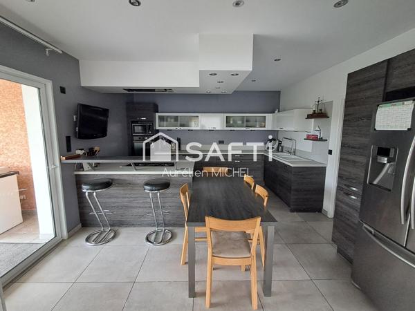 Magnifique villa de plain pied avec 5 chambres et prestations de qualité