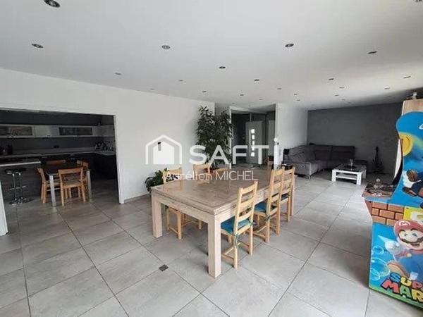Magnifique villa de plain pied avec 5 chambres et prestations de qualité