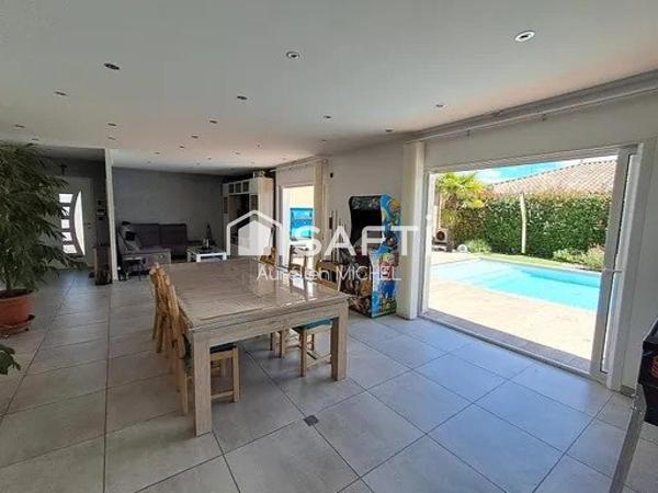 Magnifique villa de plain pied avec 5 chambres et prestations de qualité