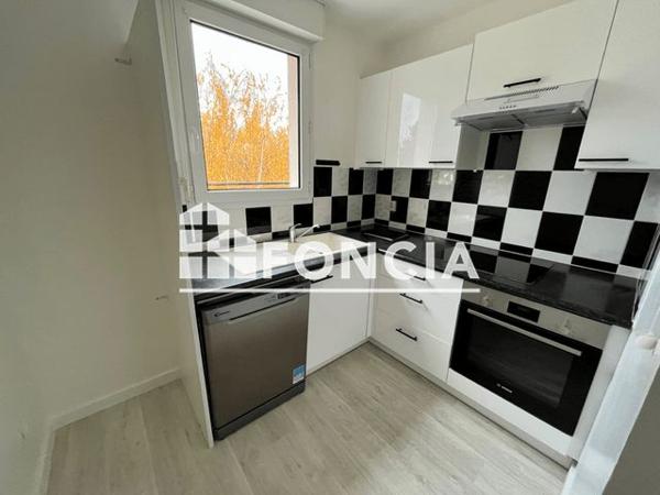 Location Studio 37.5 m² - 5 RUE SIMONE DE BEAUVOIR Elancourt 78990