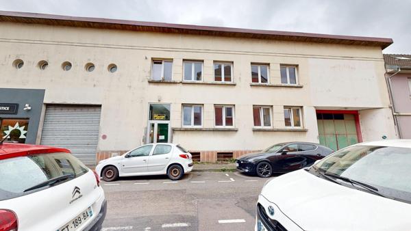 Immeuble à usage mixte en 2 appatements T3 de156 m², et un  local commercial de 319 m²