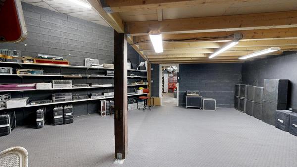 Immeuble à usage mixte en 2 appatements T3 de156 m², et un  local commercial de 319 m²
