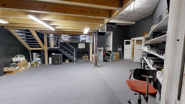 Immeuble à usage mixte en 2 appatements T3 de156 m², et un  local commercial de 319 m²