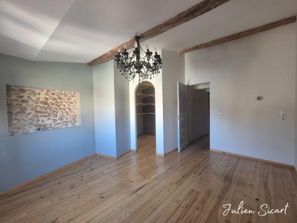 Grande maison de village en 3 faces avec extérieur et garage !