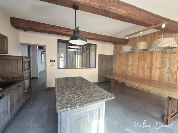 Grande maison de village en 3 faces avec extérieur et garage !