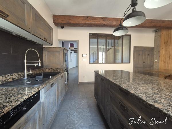 Grande maison de village en 3 faces avec extérieur et garage !