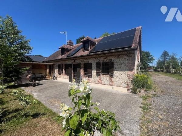 ENTRE ORBEC ET LISIEUX JOLIE PROPRIETE NORMANDE DANS UN BEL ENVIRONNEMENT
