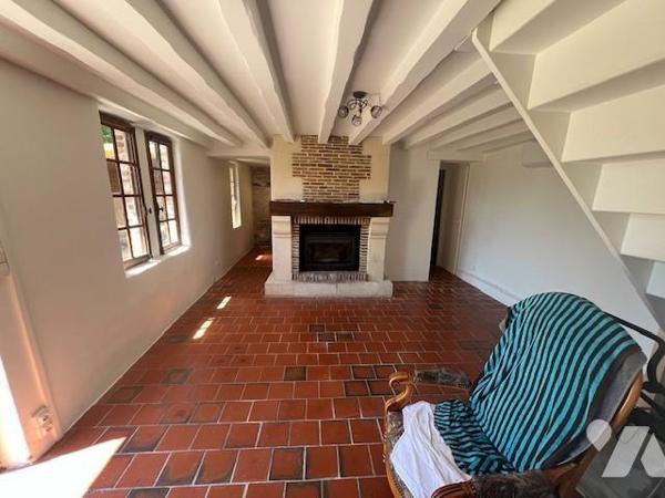 ENTRE ORBEC ET LISIEUX JOLIE PROPRIETE NORMANDE DANS UN BEL ENVIRONNEMENT