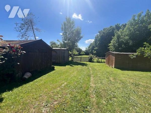 ENTRE ORBEC ET LISIEUX JOLIE PROPRIETE NORMANDE DANS UN BEL ENVIRONNEMENT