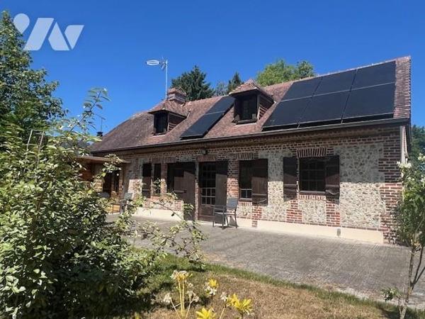 ENTRE ORBEC ET LISIEUX JOLIE PROPRIETE NORMANDE DANS UN BEL ENVIRONNEMENT