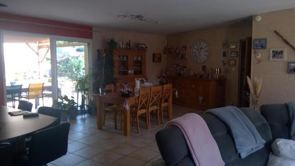 Belle maison de 115 m2 sur terrain de 1600 m2 ; toute équipée et prete à vivre