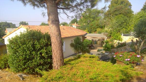 Belle maison de 115 m2 sur terrain de 1600 m2 ; toute équipée et prete à vivre