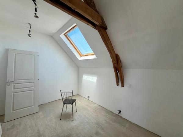 Maison de 6 pièces de 149 m² à Faye-l'Abbesse