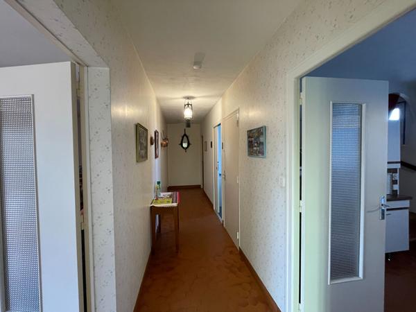 Maison de 115 m² / plein centre / terrain 1340 m² / sous sol complet / 4 chambres / buanderie.