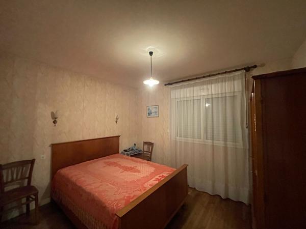 Maison de 115 m² / plein centre / terrain 1340 m² / sous sol complet / 4 chambres / buanderie.