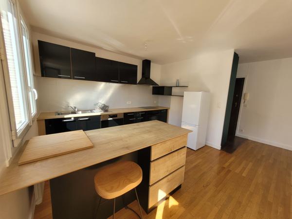LOCATION 69300 CALUIRE ET CUIRE - APPARTEMENT T3 MEUBLE - BALCON