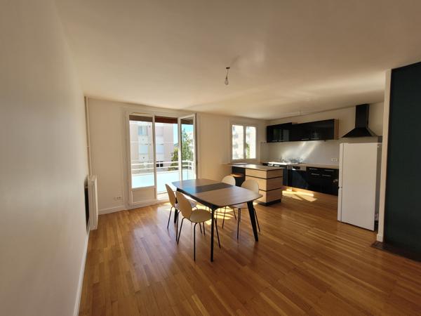 LOCATION 69300 CALUIRE ET CUIRE - APPARTEMENT T3 MEUBLE - BALCON