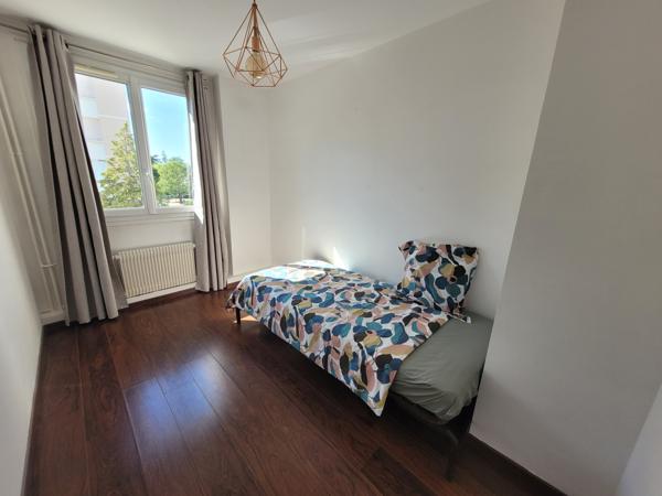 LOCATION 69300 CALUIRE ET CUIRE - APPARTEMENT T3 MEUBLE - BALCON